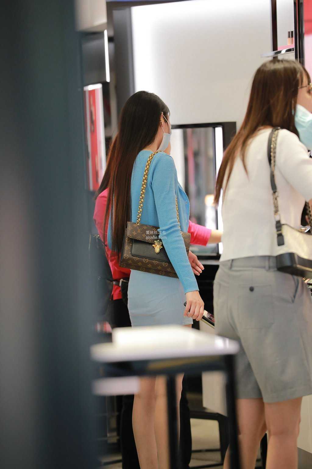 精选街拍作品 NO.1602 腼腆的包臀裙小姐姐-美图