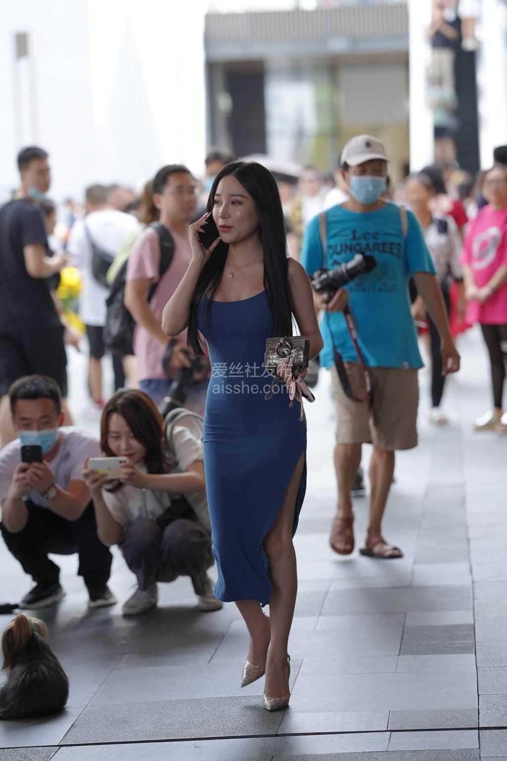 精选街拍作品 NO.1406 蓝色吊带裙美女1-美图