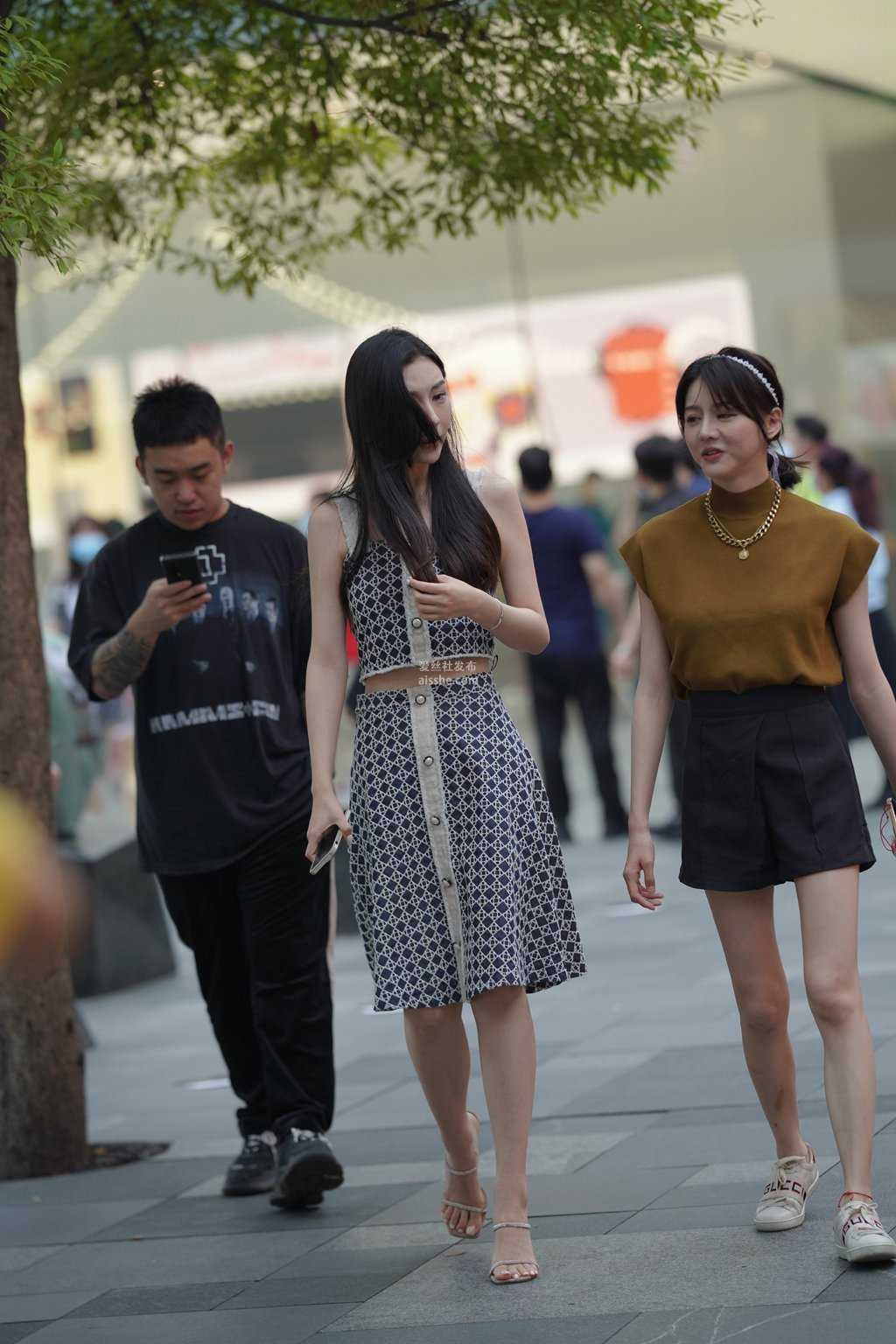 精选街拍作品 NO.1416 漂亮的气质长裙美女-美图