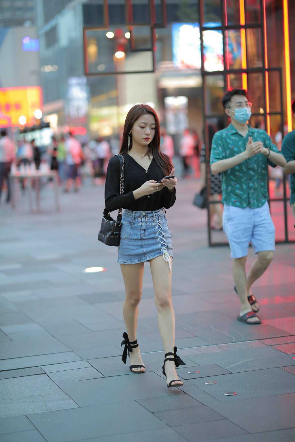 精选街拍作品 NO.1454 漂亮的牛仔裙小姐姐-美图