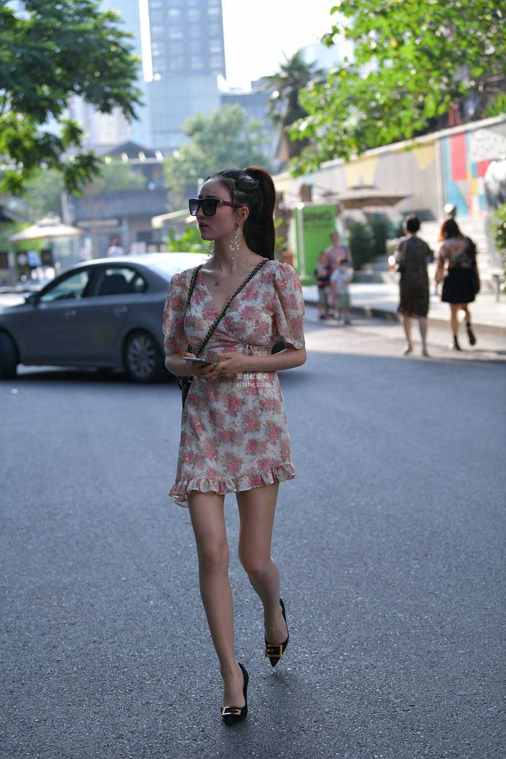 精选街拍作品 NO.1480 抖音网紅沟沟姐和闺蜜模拍2-美图