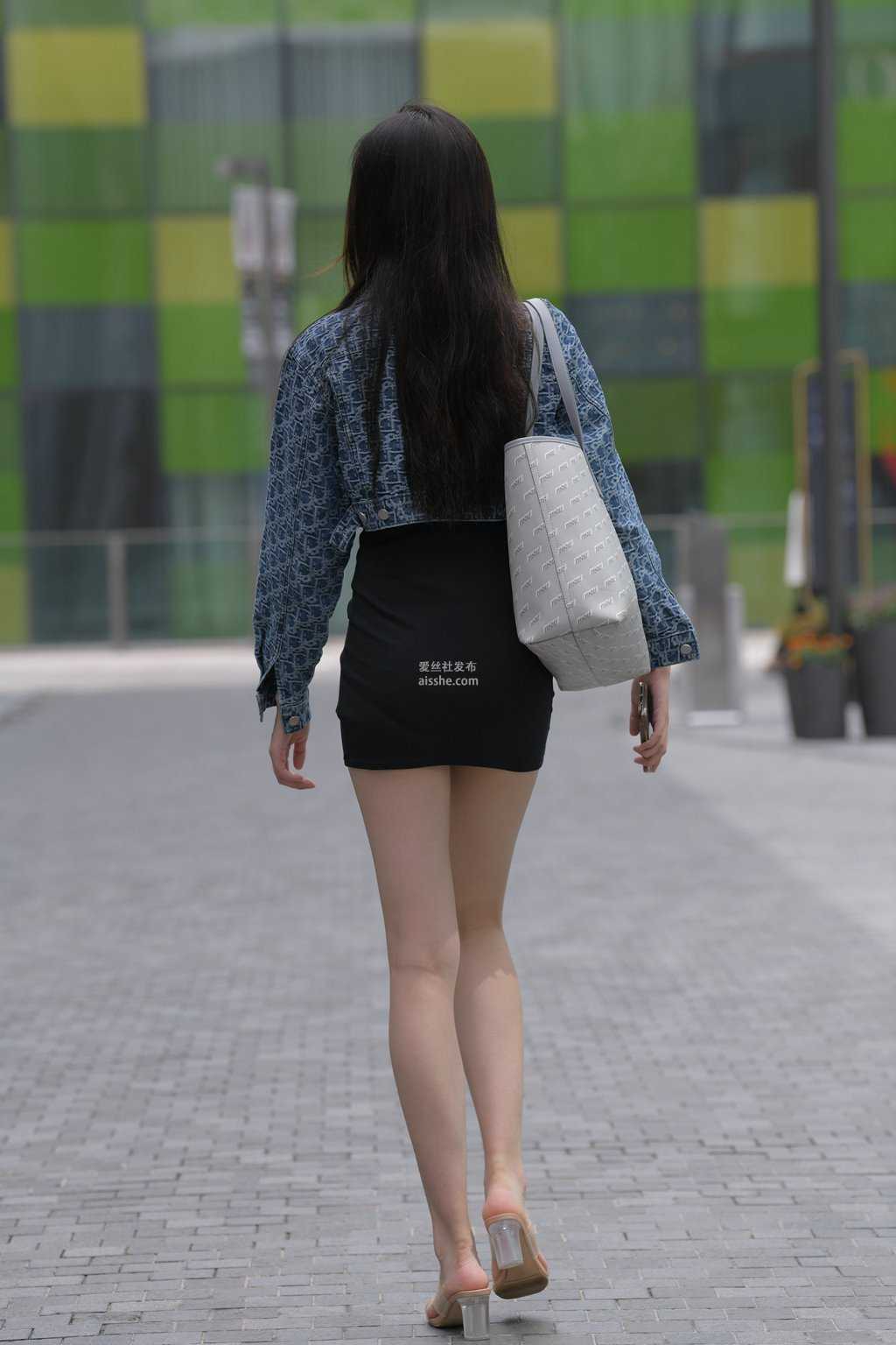 精选街拍作品 NO.1590 黑色短裙大长腿美女5-美图