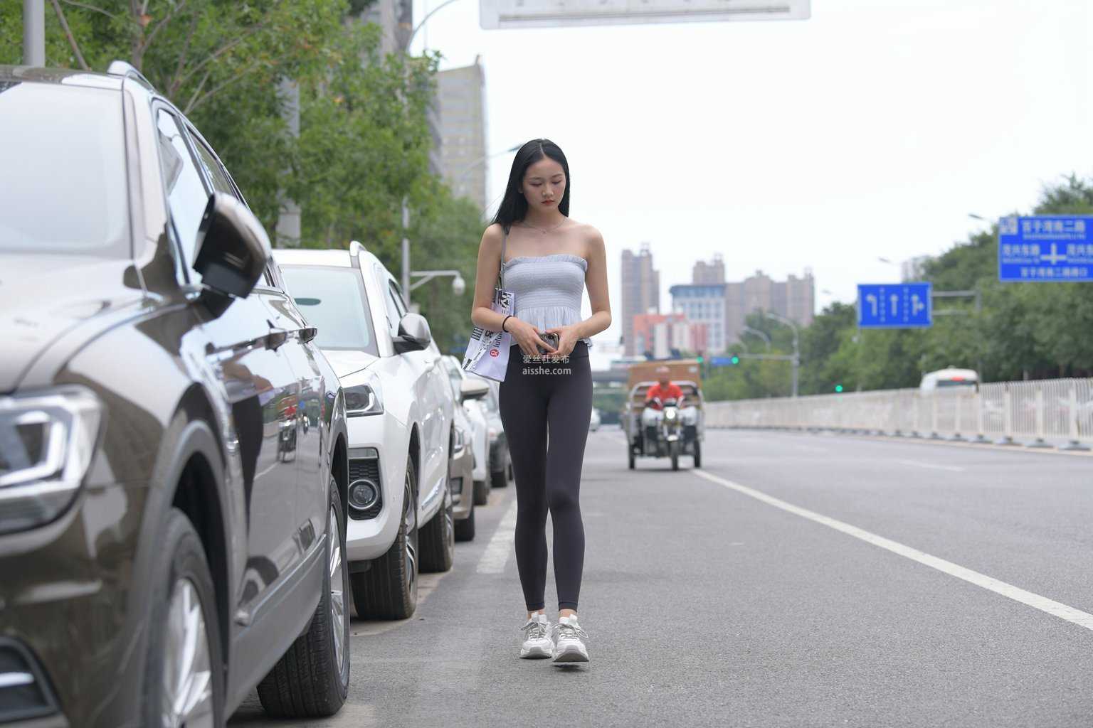 精选街拍作品 NO.1592 黑色瑜伽裤美女2-美图