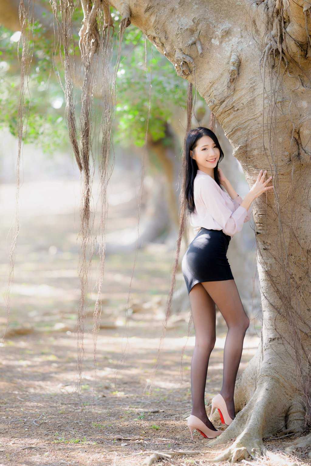 精选模拍作品 NO.204 黃韻霏 OL黑絲高跟-美图