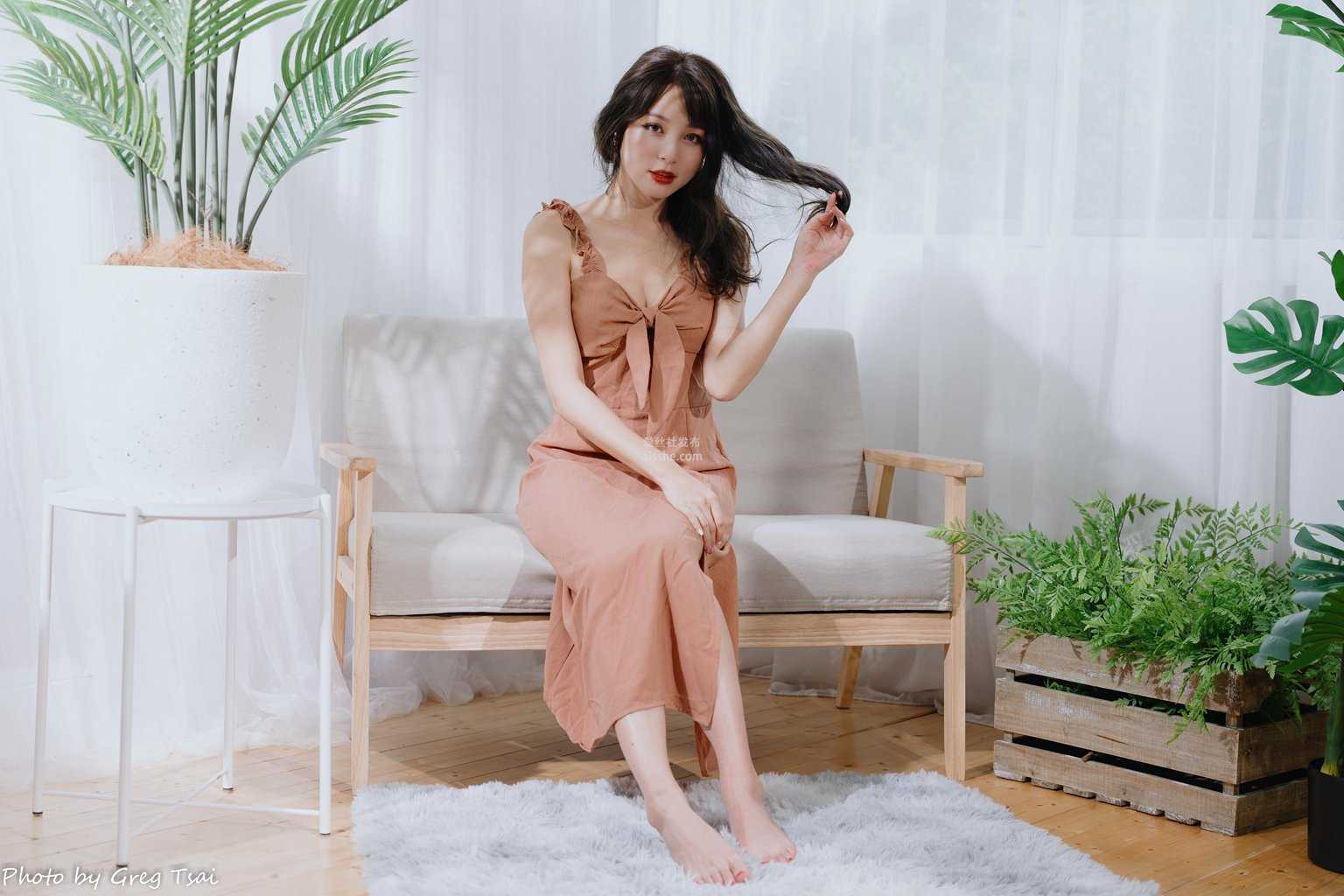 精选模拍作品 NO.247 Ashley 居家高衩長裙裸足-美图