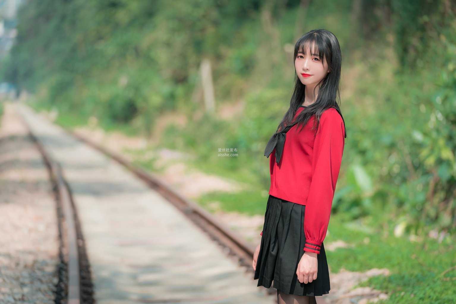 网紅Coser@西瓜 – 铁轨-美图