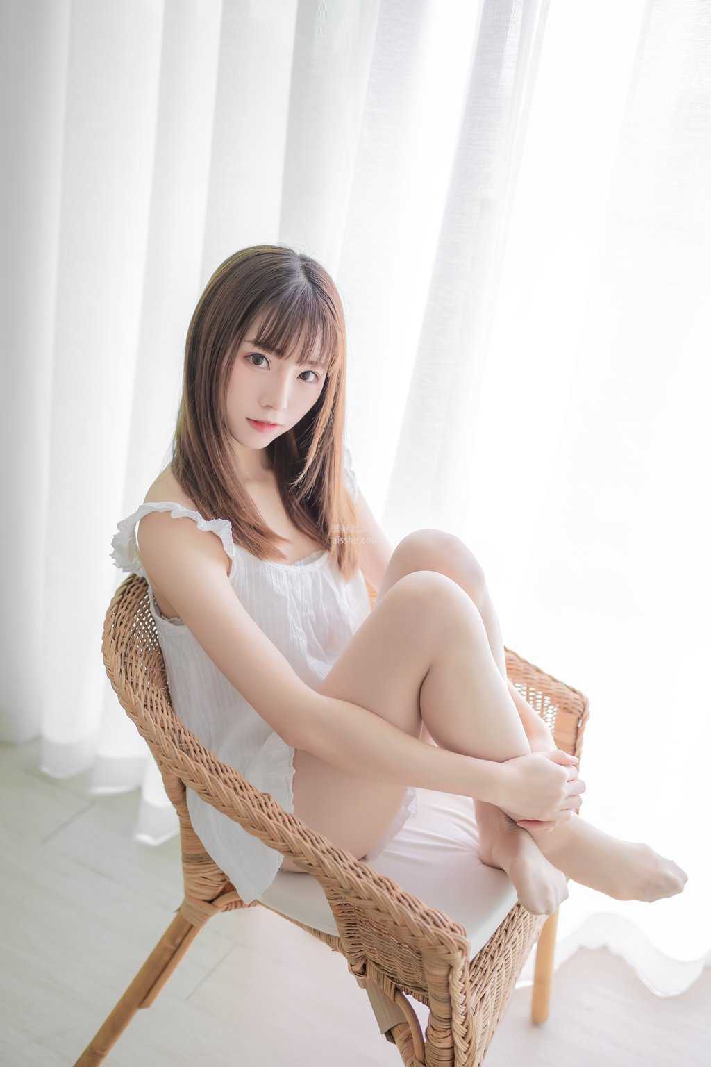 网紅Coser@Kitaro_绮太郞 白色睡衣-美图