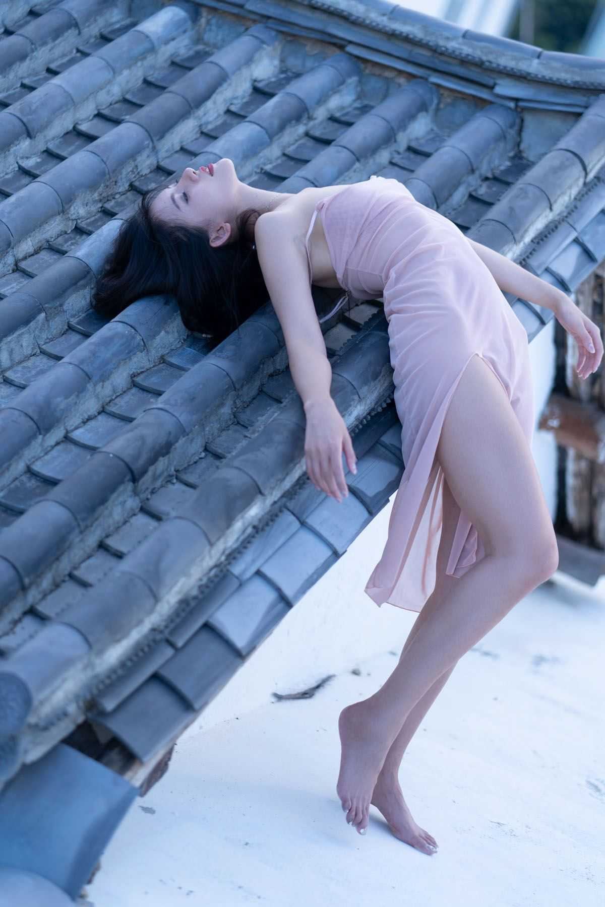 图片[6]-最新超人气嫩模阿朱(就是阿朱啊)天台屋顶露出摄影 性感酥乳窈窕身材 4K原版视频超细腻[105P+1V/4K 2.75G]-美图