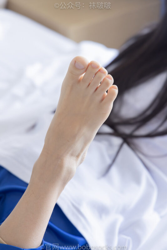 [BoBoSocks袜啵啵]NO.039 小奶熊-校服、vans帆布鞋、短白棉袜、裸足 [154P/1V/7.00GB]-美图