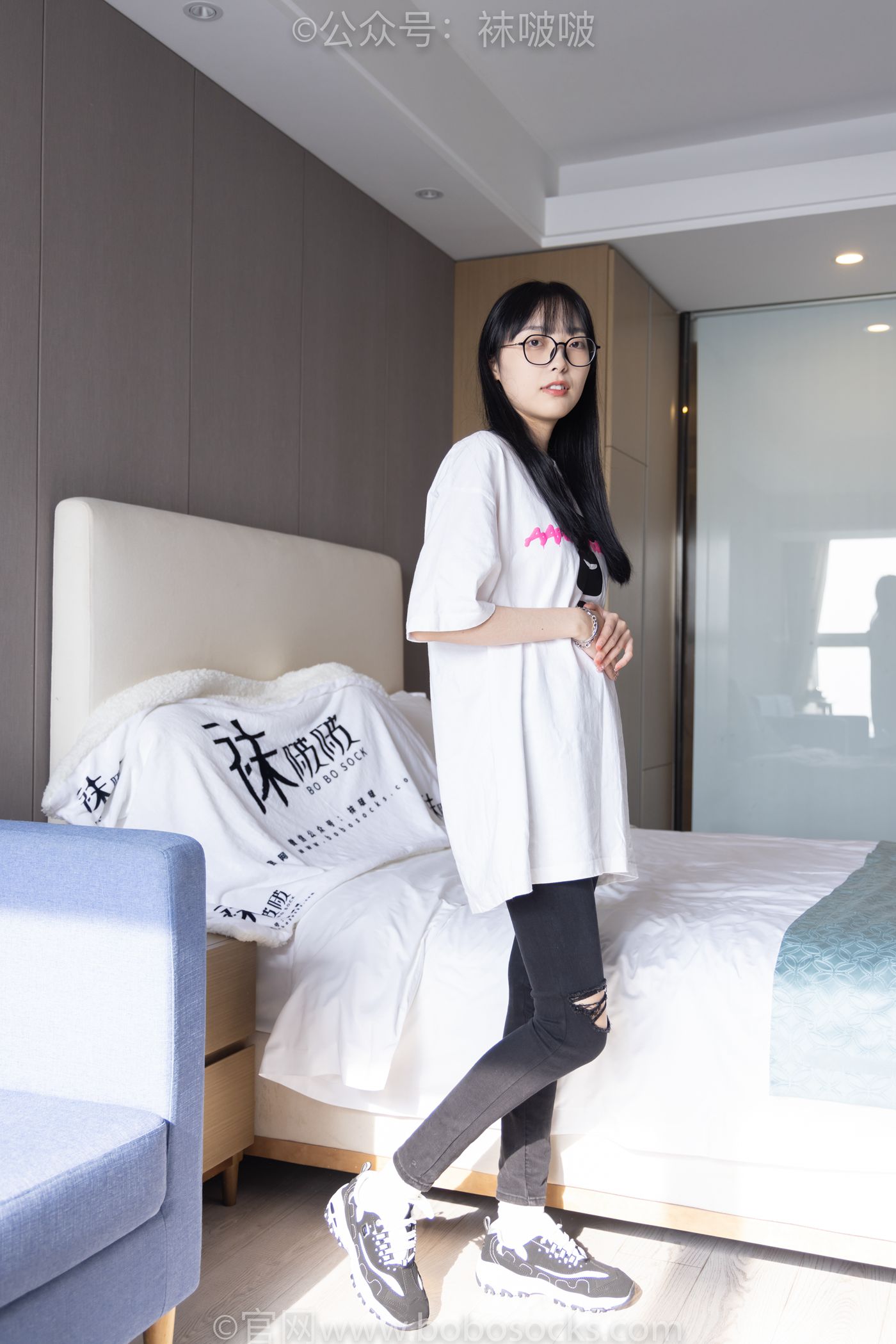 图片[2]-[BoBoSocks袜啵啵]NO.055 稚予-斯凯奇运动鞋、白棉袜、黑棉袜[139P/1V/6.67GB]-美图