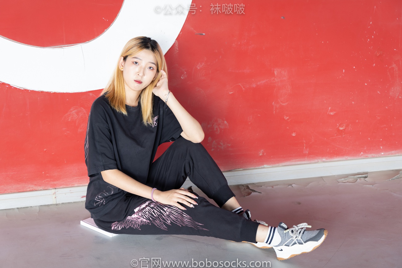 图片[3]-[BoBoSocks袜啵啵]NO.018 木木-运动鞋、白棉袜、裸足 [136P/1V/3.94GB]-美图