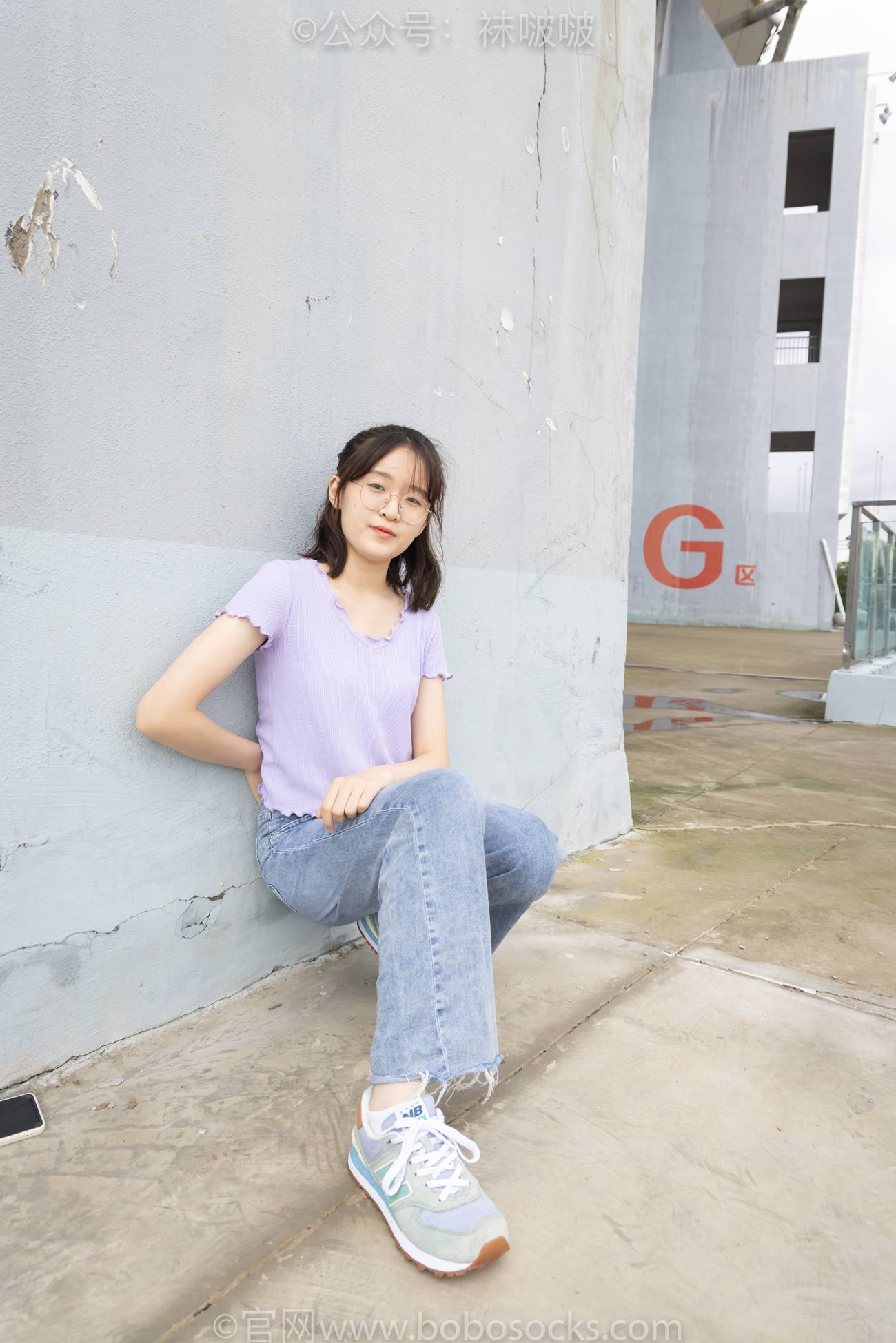 图片[3]-[BoBoSocks袜啵啵]NO.020 熊熊-NB运动鞋、蓝色短棉袜（踩脏）、裸足 [150P/1V/4.88GB]-美图