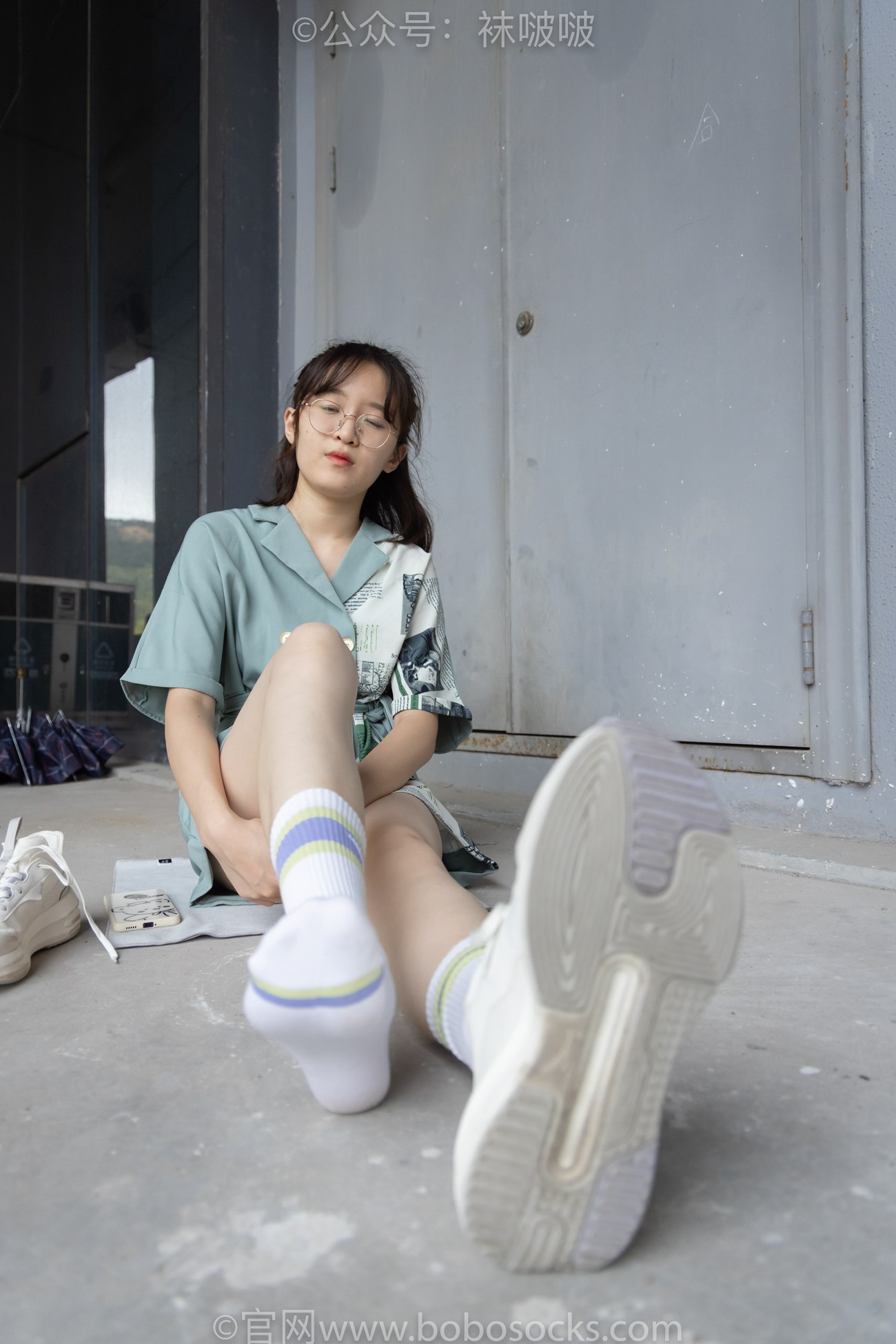 图片[4]-[BoBoSocks袜啵啵]NO.025 熊熊-安踏运动鞋、白色棉袜（踩脏）、裸足 [146P/1V/5.23GB]-美图