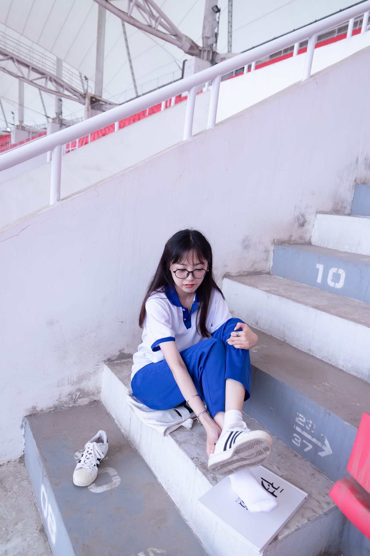 图片[2]-[BoBoSocks袜啵啵]NO.002 稚予-校服、贝壳头、白棉袜、裸足 [139P+1V/2.99GB]-美图