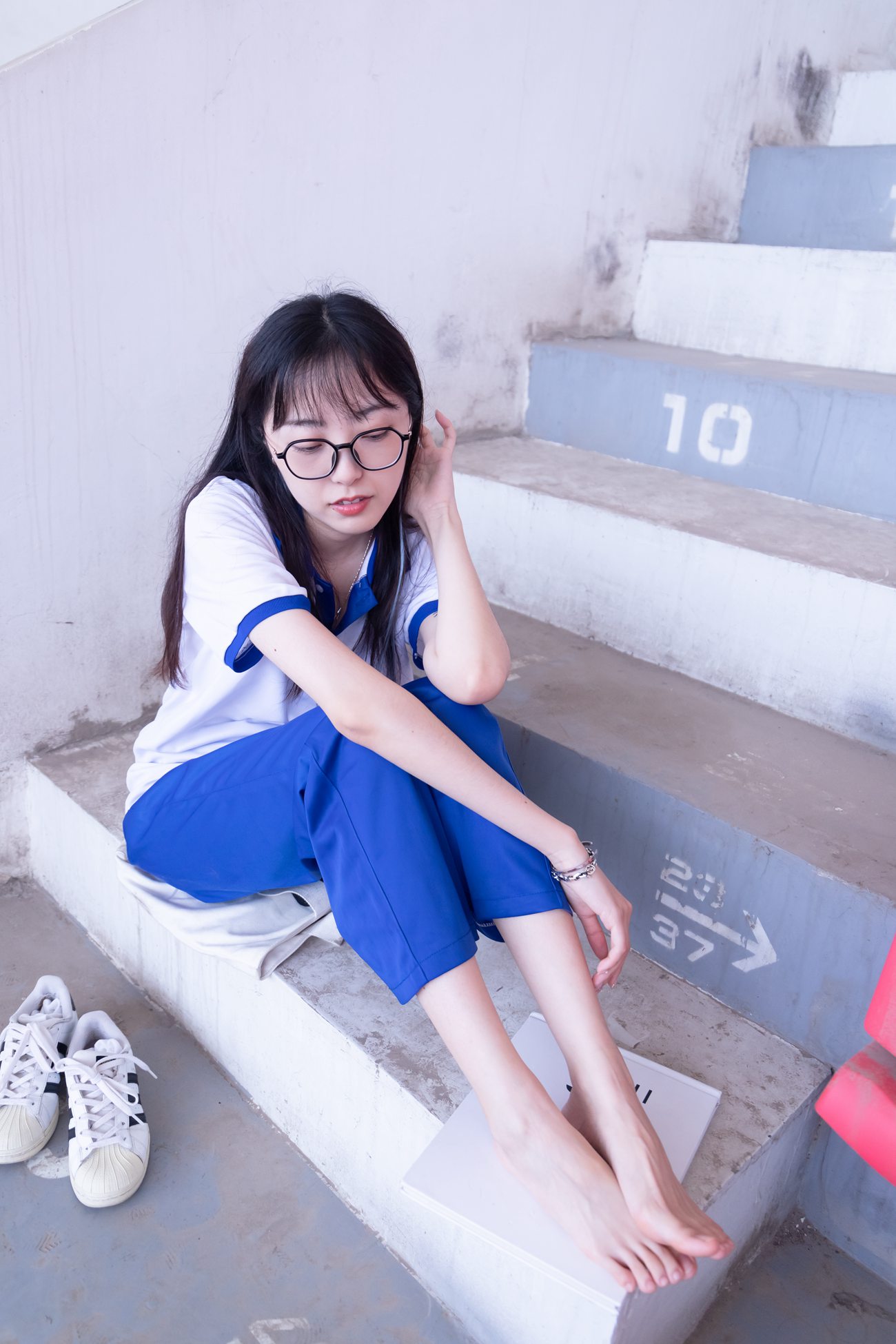 图片[3]-[BoBoSocks袜啵啵]NO.002 稚予-校服、贝壳头、白棉袜、裸足 [139P+1V/2.99GB]-美图