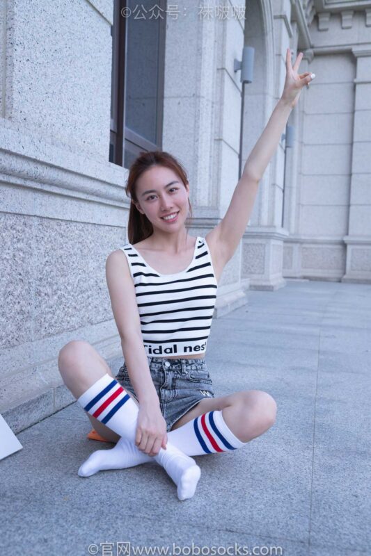 [BoBoSocks袜啵啵]NO.006 小米-运动鞋、白色小腿袜、裸足 [130P/1V/3.51GB]-美图