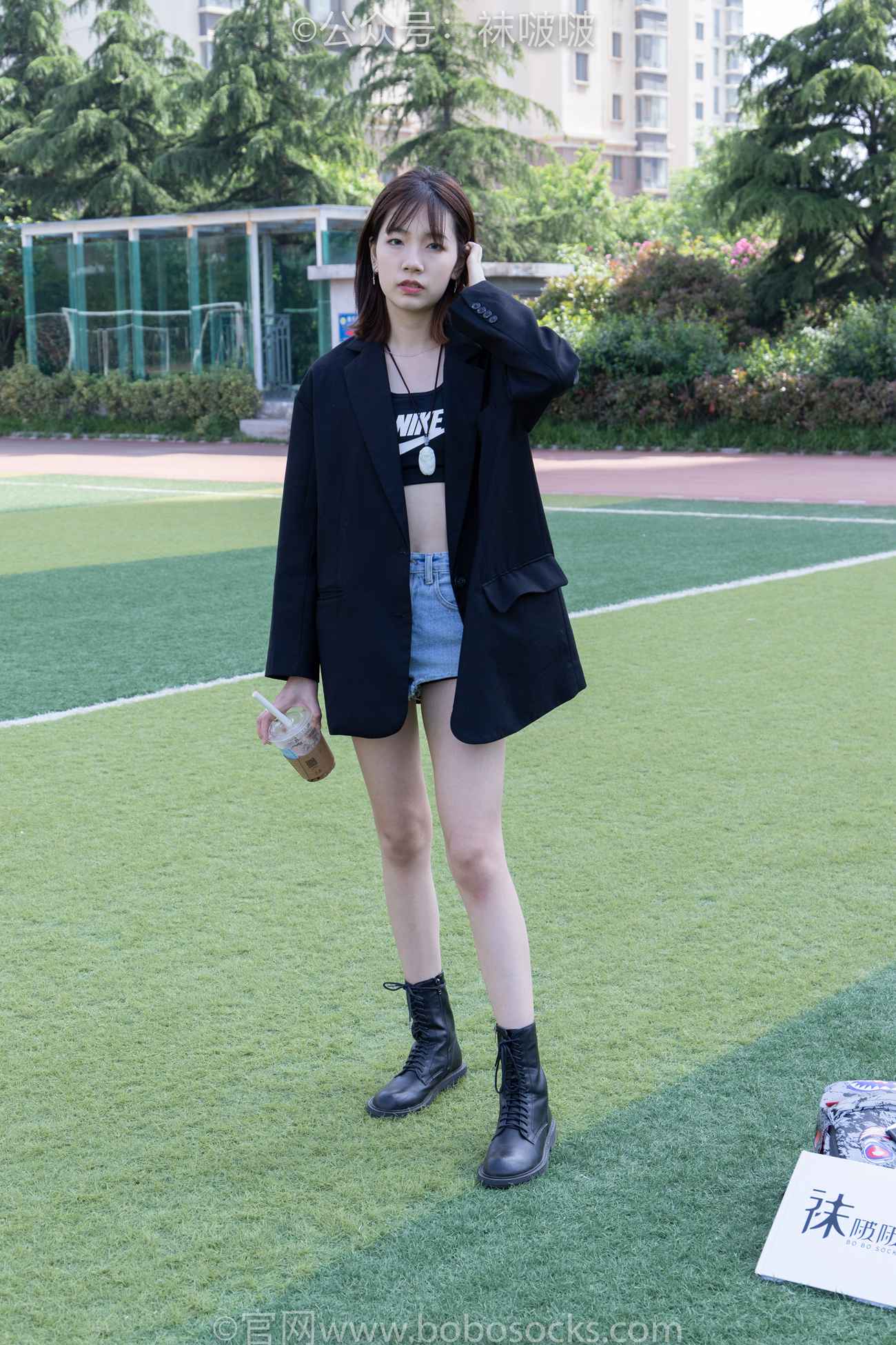 图片[2]-[BoBoSocks袜啵啵]NO.010 小甜豆-马丁靴、白色短棉袜、裸足 [117P+1V/3.38GB]-美图