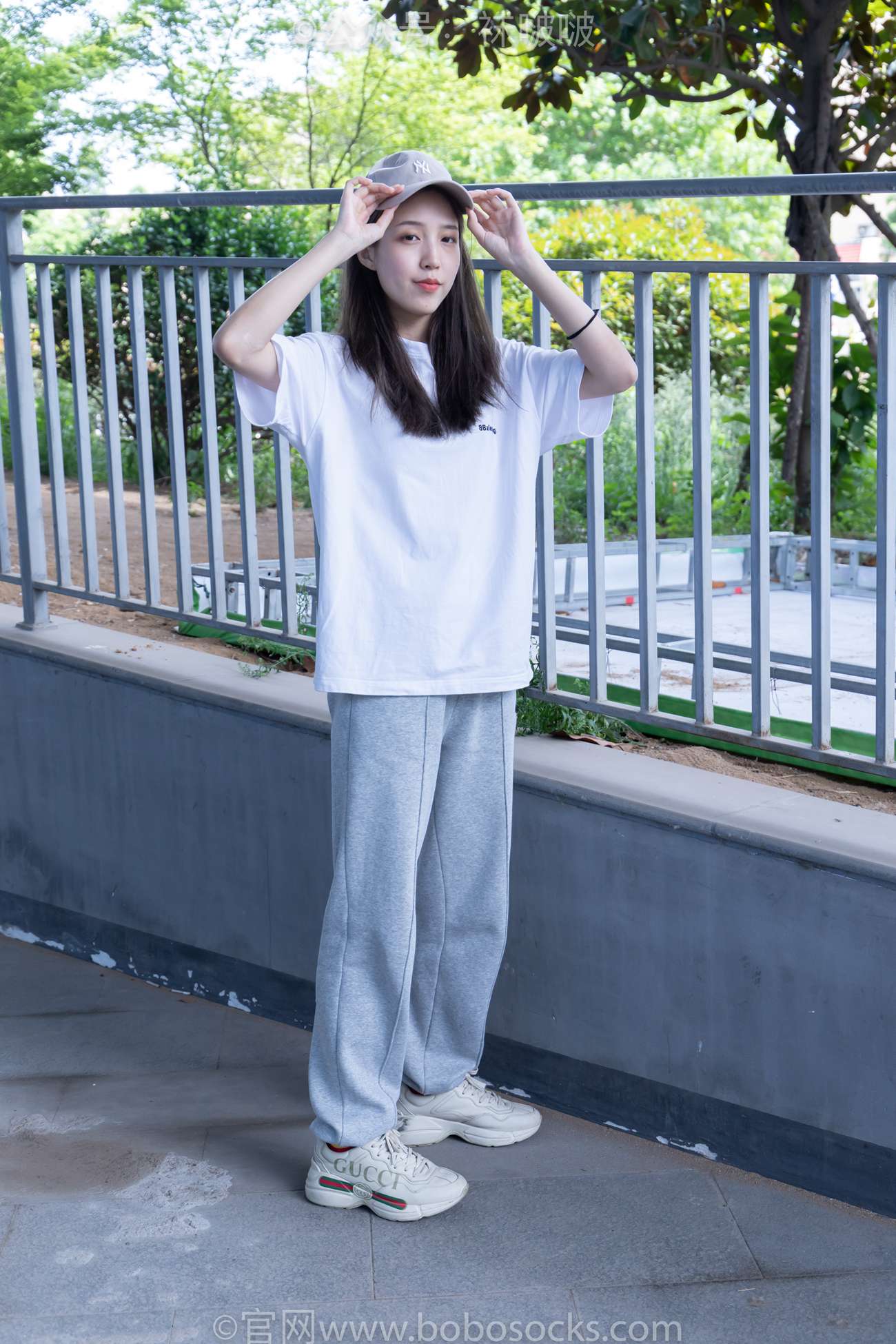 图片[2]-[BoBoSocks袜啵啵]NO.012 泡芙-运动鞋、白棉袜、裸足 [132P/1V/3.65GB]-美图