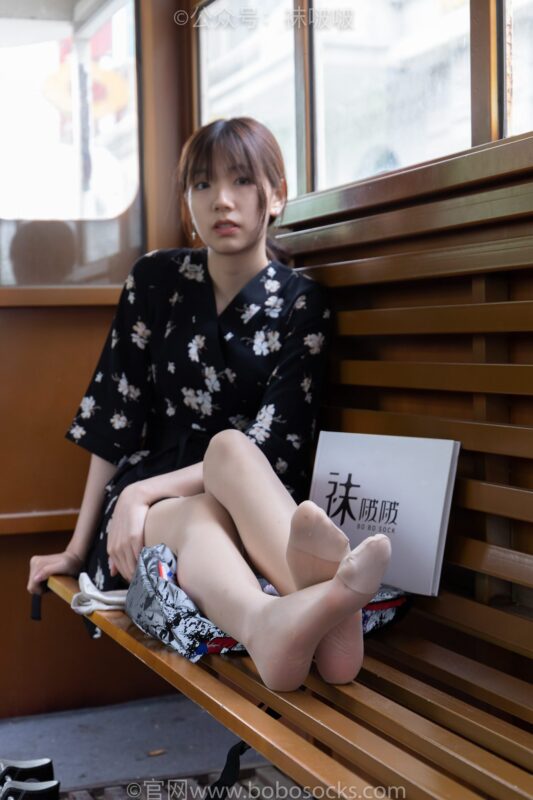 [BoBoSocks袜啵啵]NO.013 小甜豆-匡威帆布鞋、浅灰色短棉袜、肉丝 [132P/1V/8.07GB]-美图