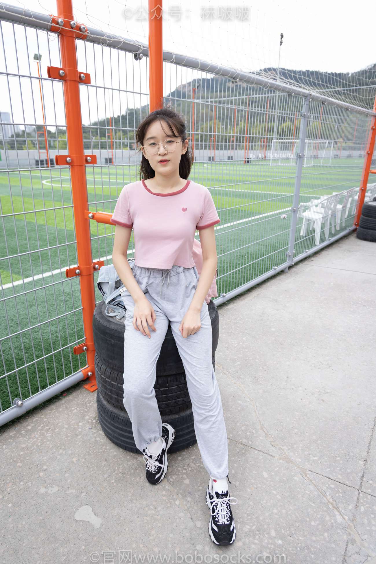 图片[2]-[BoBoSocks袜啵啵]NO.016 熊熊-斯凯奇运动鞋、棉袜（踩脏）、裸足 [147P/1V/4.71GB]-美图