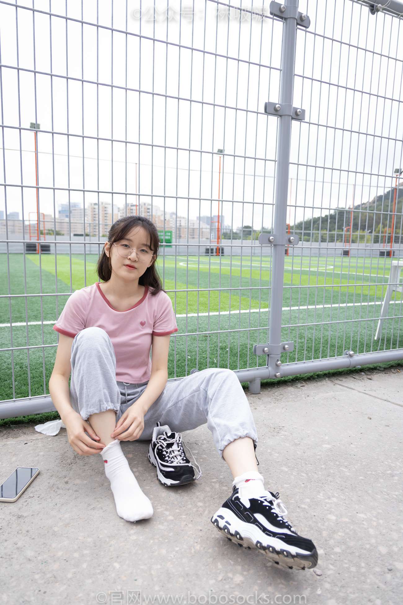 图片[3]-[BoBoSocks袜啵啵]NO.016 熊熊-斯凯奇运动鞋、棉袜（踩脏）、裸足 [147P/1V/4.71GB]-美图