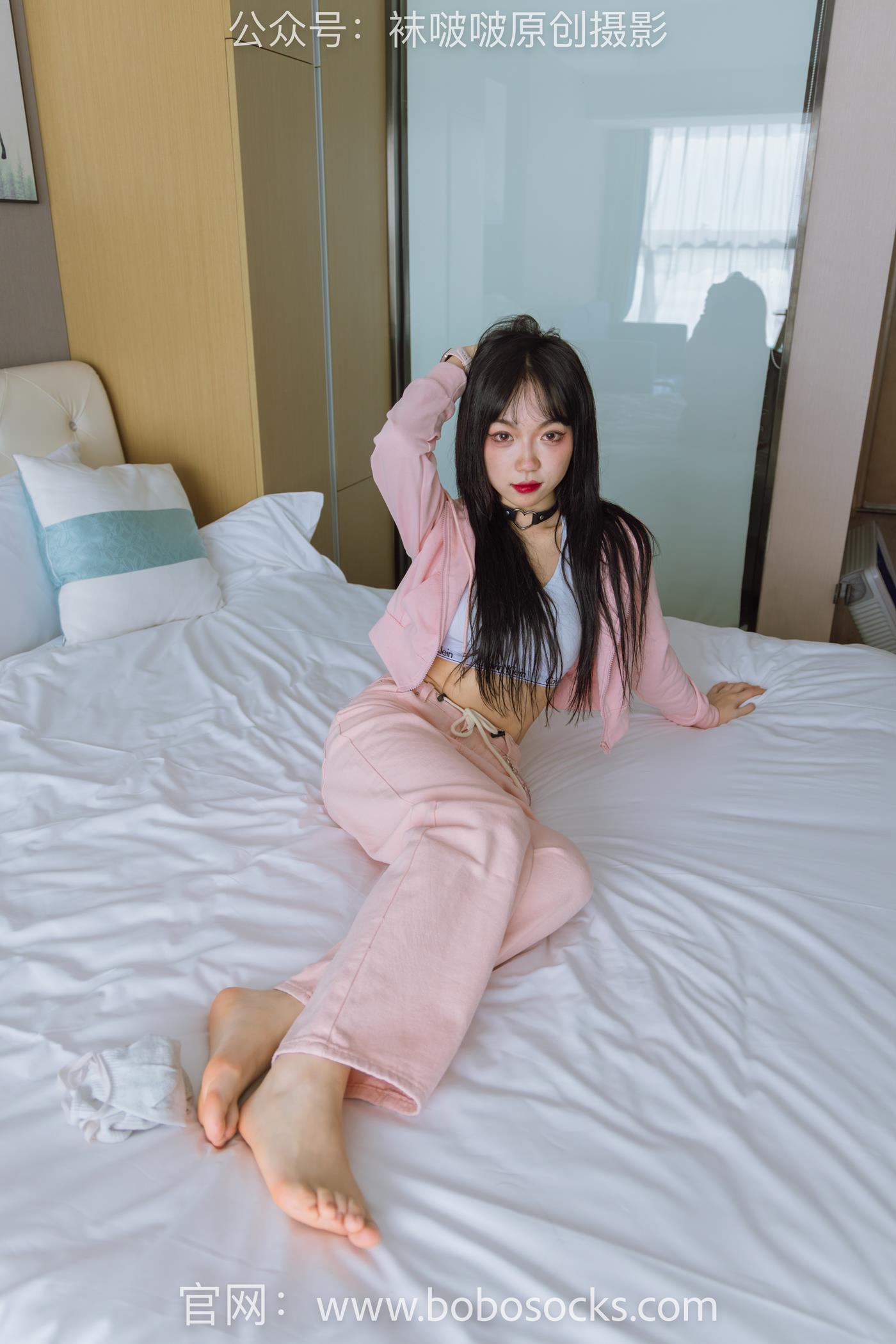 图片[4]-[BoBoSocks袜啵啵]NO.141 周周-运动鞋、白棉袜、裸足[140P/1V/5.57GB]-美图