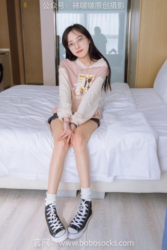[BoBoSocks袜啵啵]NO.143 稚予-匡威板鞋、vans帆布鞋、两双白棉袜[166P/1V/6.24GB]-美图