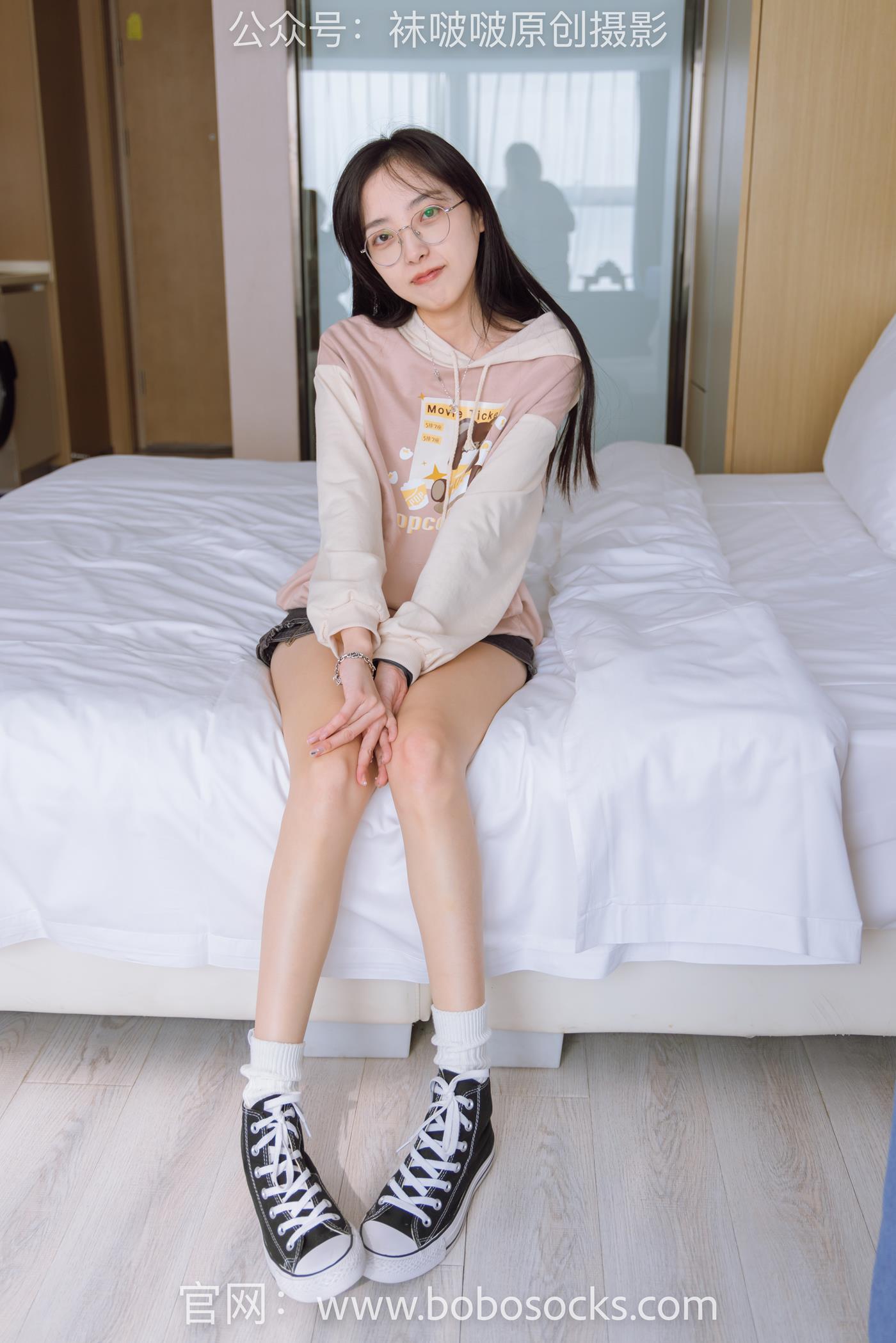 图片[1]-[BoBoSocks袜啵啵]NO.143 稚予-匡威板鞋、vans帆布鞋、两双白棉袜[166P/1V/6.24GB]-美图