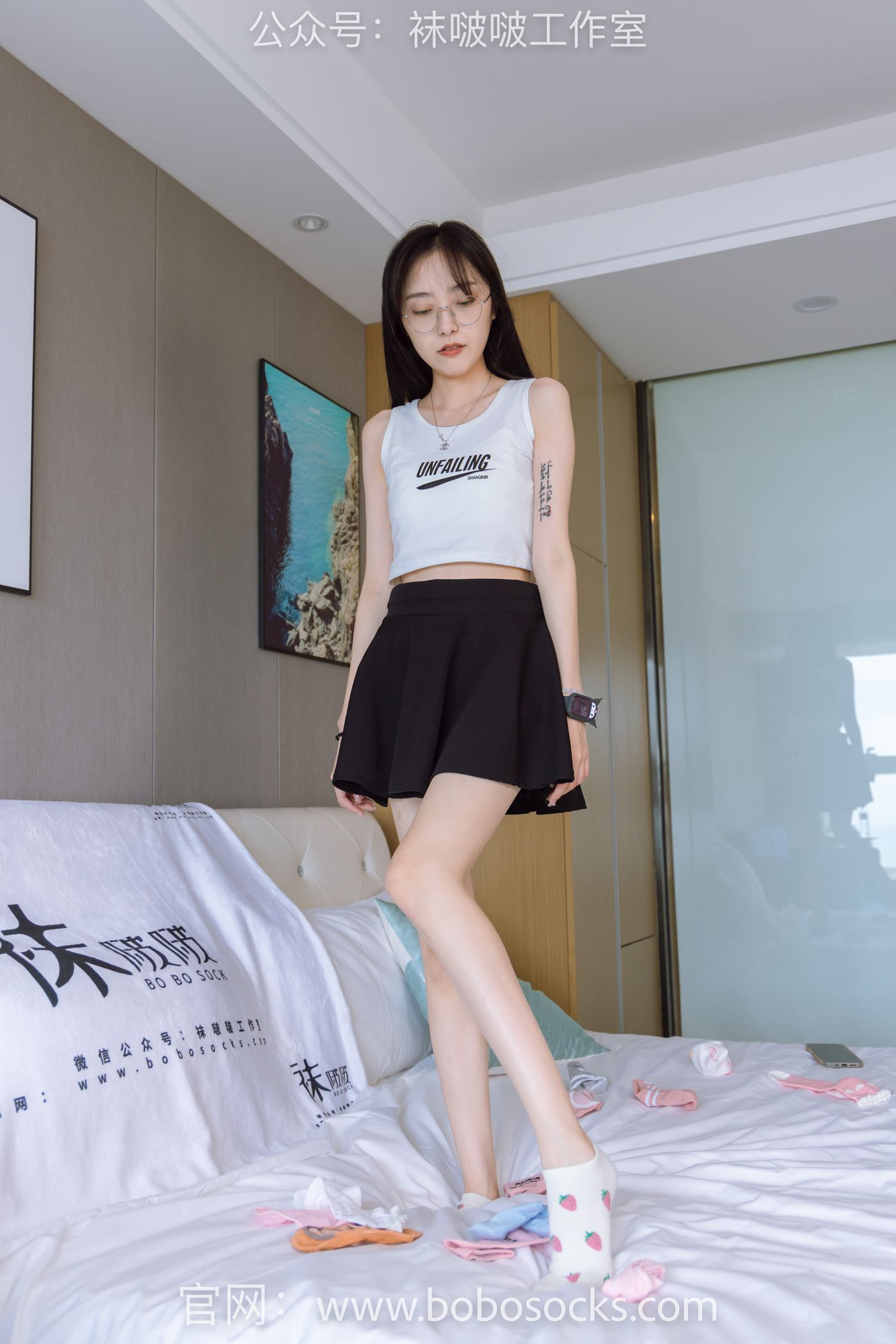 图片[1]-[BoBoSocks袜啵啵]NO.127 稚予-麦昆板鞋、两双自然穿旧棉袜、裸足 [139P/1V/5.65GB]-美图