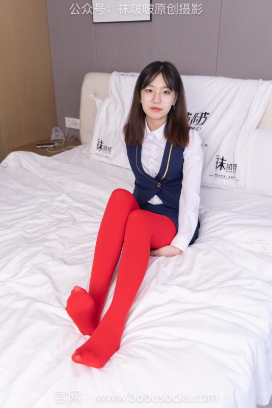 [BoBoSocks袜啵啵]NO.132 小甜豆-aj1板鞋、蓝色短靴、厚黑丝、厚红丝[145P/1V/6.53GB]-美图