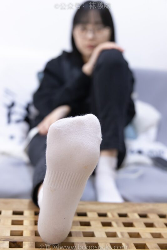 [BoBoSocks袜啵啵]NO.061 稚予-短靴、白棉袜、裸足 [145P/1V/6.96GB]-美图
