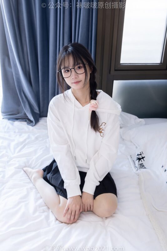 [BoBoSocks袜啵啵]NO.368 甜甜圈-运动鞋、白棉袜、油亮肉丝[160P/1V/5.72GB]-美图