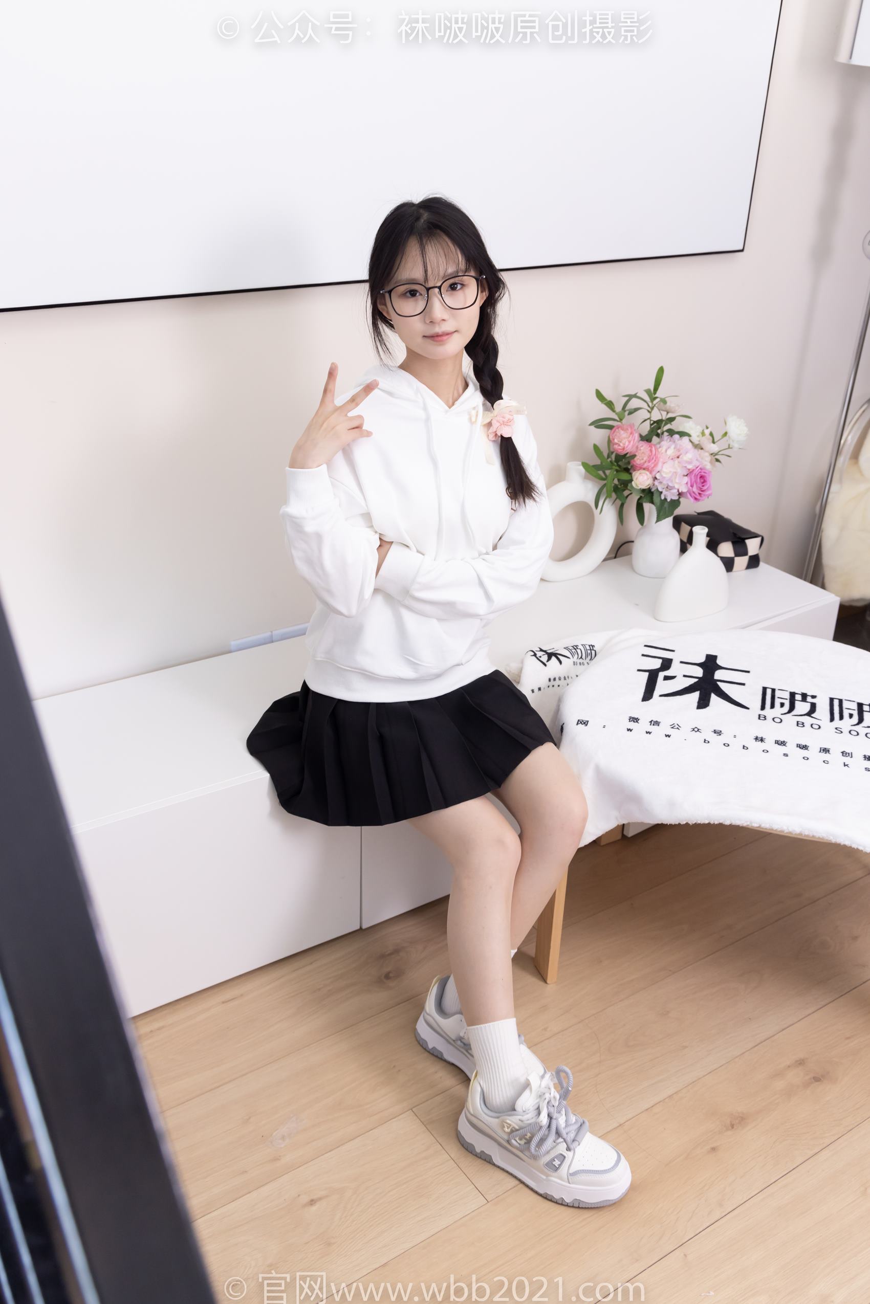 图片[2]-[BoBoSocks袜啵啵]NO.368 甜甜圈-运动鞋、白棉袜、油亮肉丝[160P/1V/5.72GB]-美图