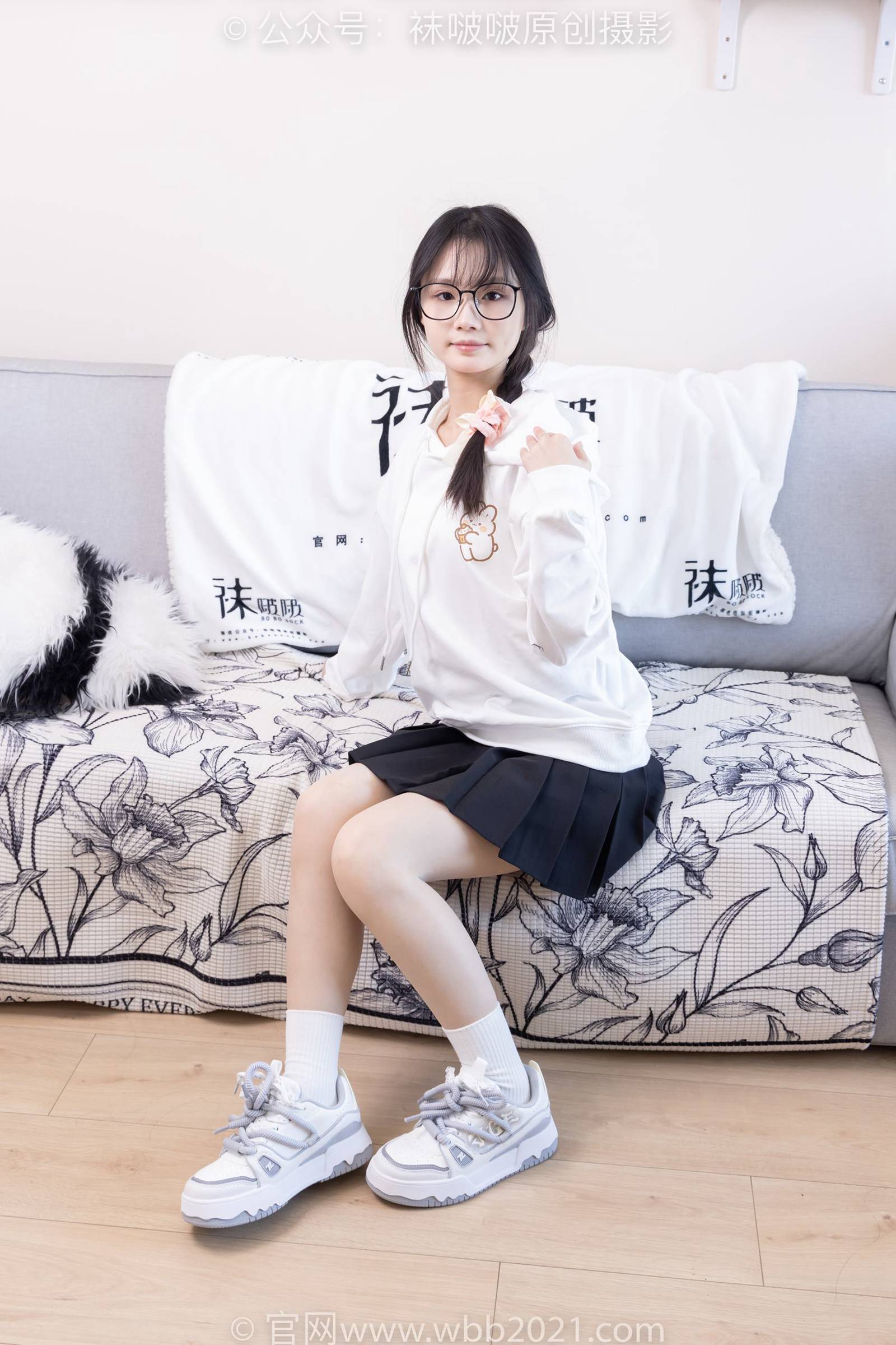 图片[3]-[BoBoSocks袜啵啵]NO.368 甜甜圈-运动鞋、白棉袜、油亮肉丝[160P/1V/5.72GB]-美图