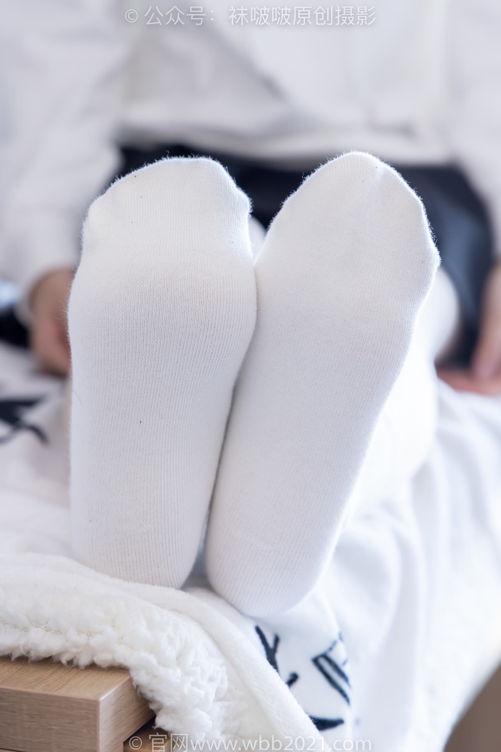 图片[4]-[BoBoSocks袜啵啵]NO.368 甜甜圈-运动鞋、白棉袜、油亮肉丝[160P/1V/5.72GB]-美图