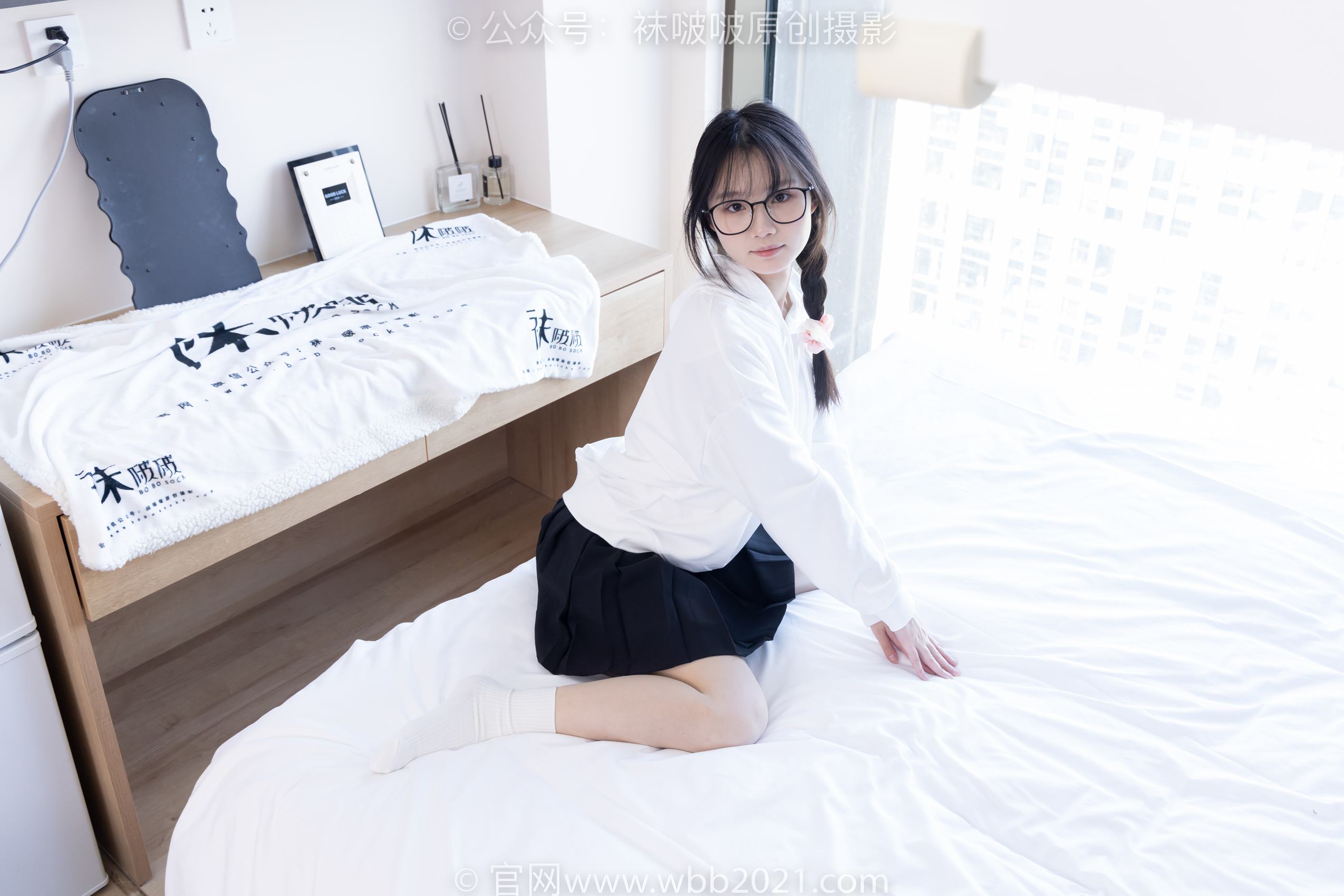 图片[5]-[BoBoSocks袜啵啵]NO.368 甜甜圈-运动鞋、白棉袜、油亮肉丝[160P/1V/5.72GB]-美图