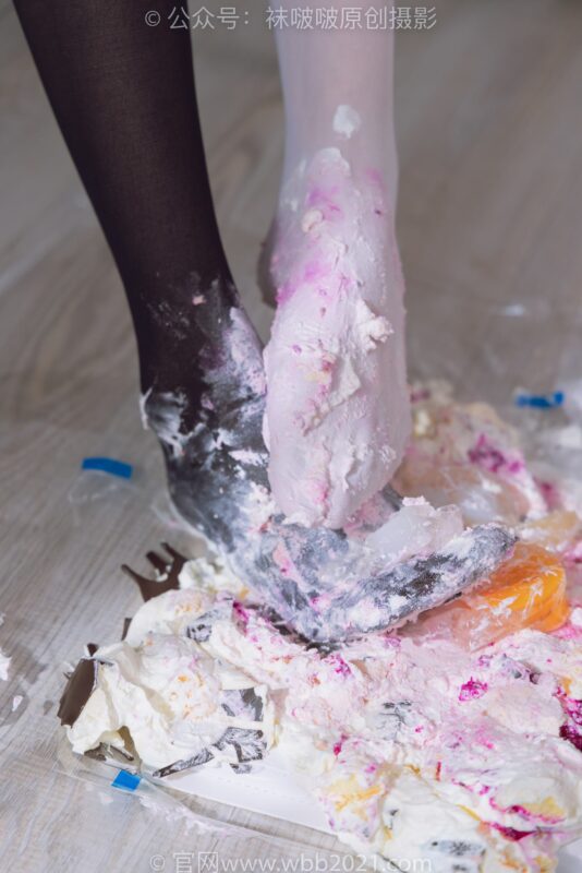 [BoBoSocks袜啵啵]NO.370 稚予-板鞋、白棉袜、灰色棉船袜[140P/1V/5.48GB]-美图