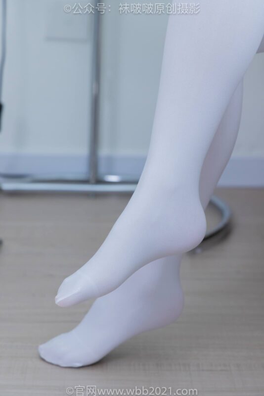 [BoBoSocks袜啵啵]NO.325 甜甜圈-皮鞋、厚白丝[145P/1V/6.81GB]-美图