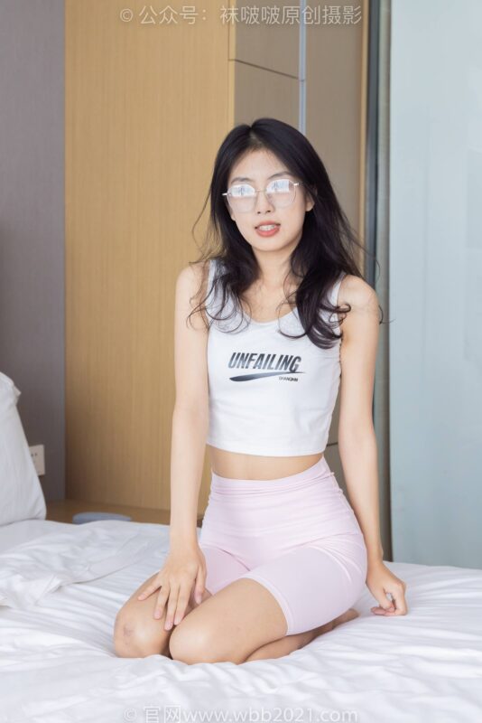 [BoBoSocks袜啵啵]NO.301 奶油-两双板鞋、白棉袜、短黑丝、裸足[240P/1V/8.46GB]-美图