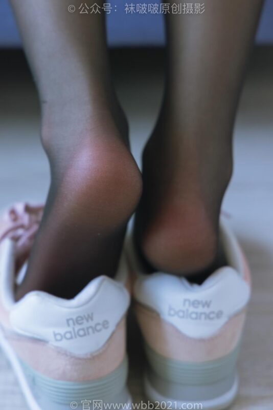 [BoBoSocks袜啵啵]NO.273 小沫-运动鞋、粉色棉袜、黑丝[144P/1V/6.08GB]-美图