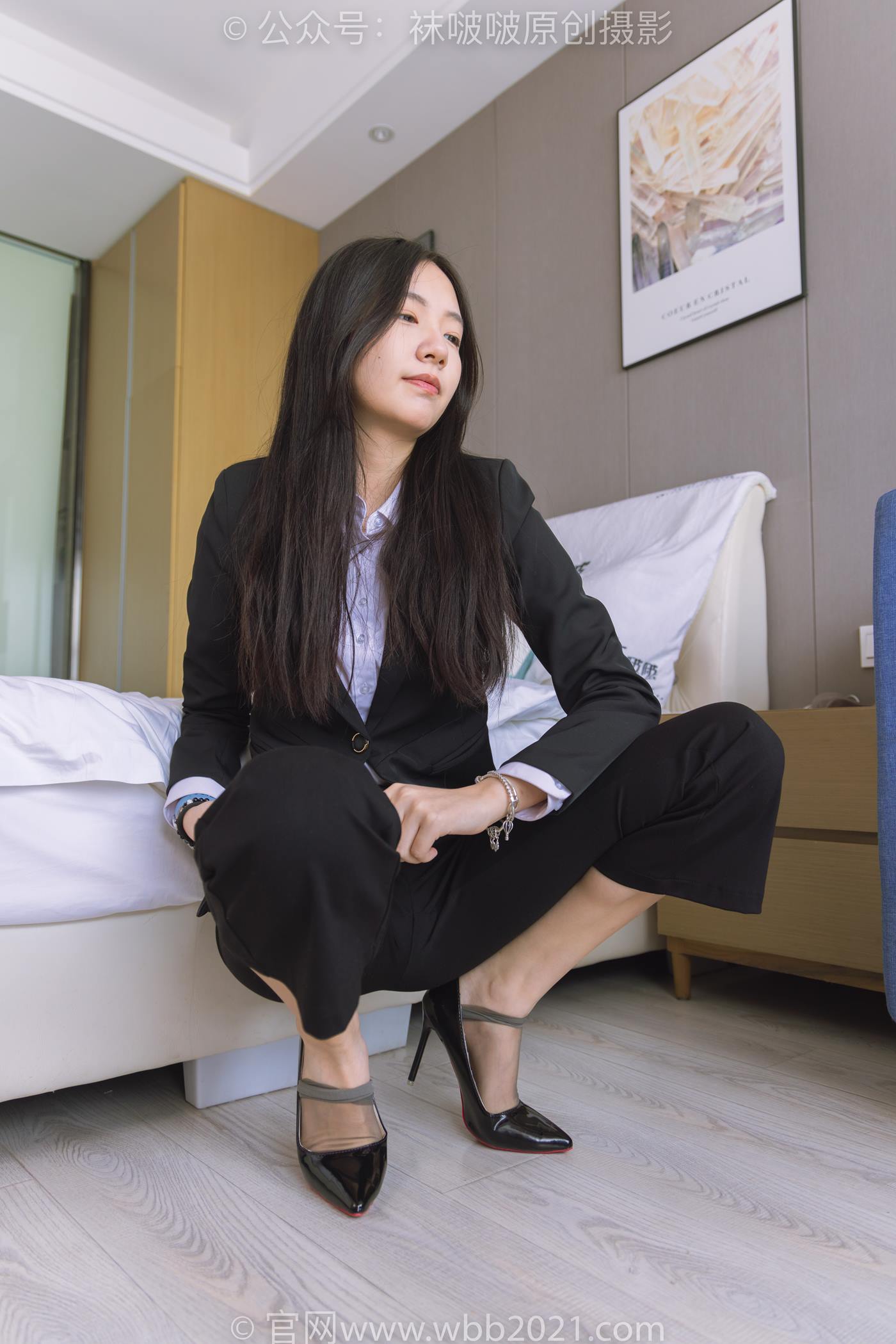 图片[1]-[BoBoSocks袜啵啵]NO.245 小甜豆-高跟鞋、短灰丝、半蹲镜头较多 [300P/1V/8.48GB]-美图