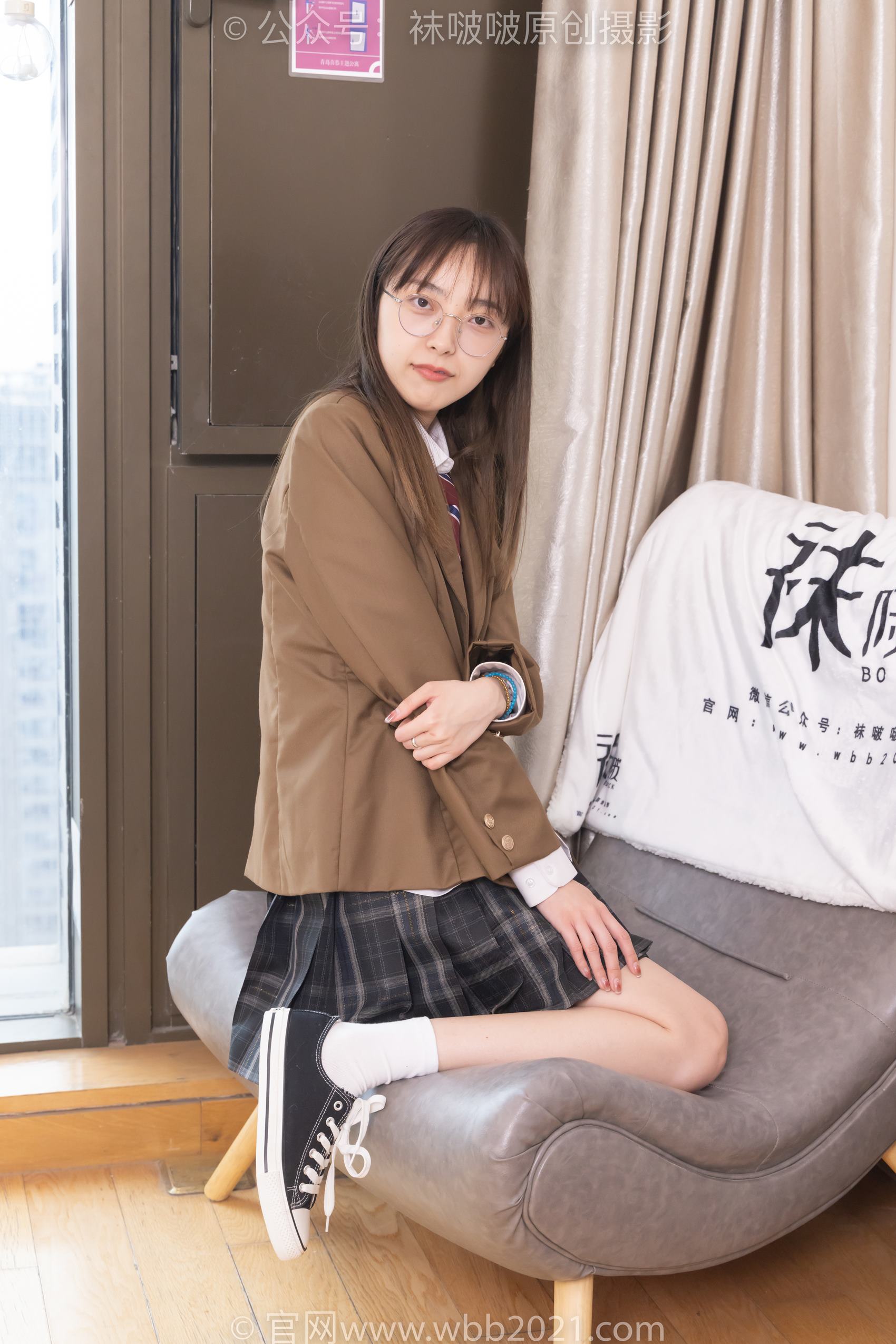 图片[4]-[BoBoSocks袜啵啵]NO.195 小甜豆-黑皮鞋、厚白丝、钕仆装[135P/1V/5.56GB]-美图