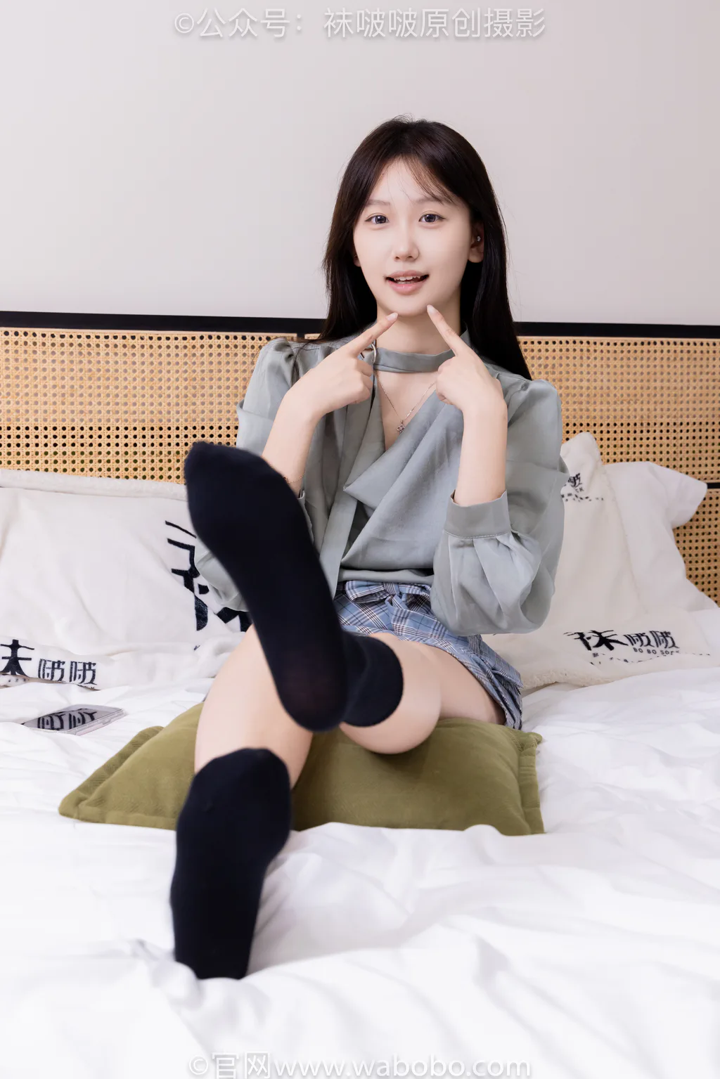 图片[4]-[BoBoSocks袜啵啵]NO.641 香菜-萨洛蒙运动鞋、黑棉袜、短肉丝 [189P/1V/9.97GB]-美图