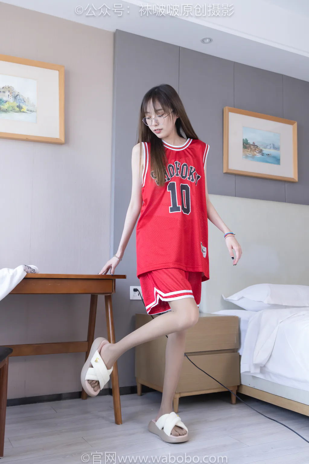 [BoBoSocks袜啵啵]NO.644 稚予-板鞋、拖鞋、薄白丝、五指薄灰丝[147P/1V/6.43GB]-美图