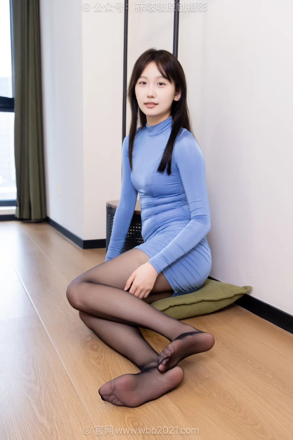 [BoBoSocks袜啵啵]NO.605 香菜-高跟长靴、薄蓝丝、薄黑丝[148P/1V/6.95GB]-美图