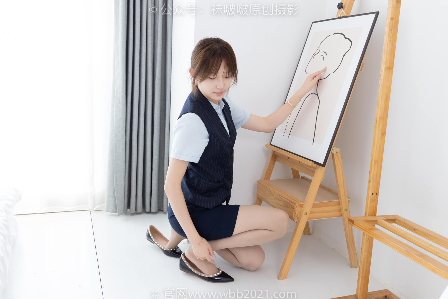 图片[3]-[BoBoSocks袜啵啵]NO.575 香菜-平底鞋、薄灰丝、银行至服[176P/1V/7.98GB]-美图