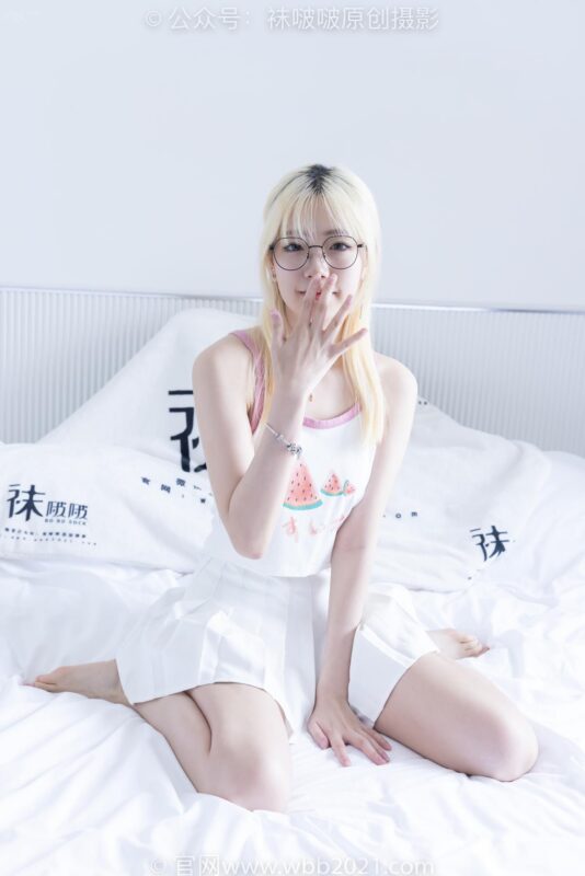 [BoBoSocks袜啵啵]NO.558 小甜豆-帆布鞋、黑丝、裸足[155P/1V/5.27GB]-美图