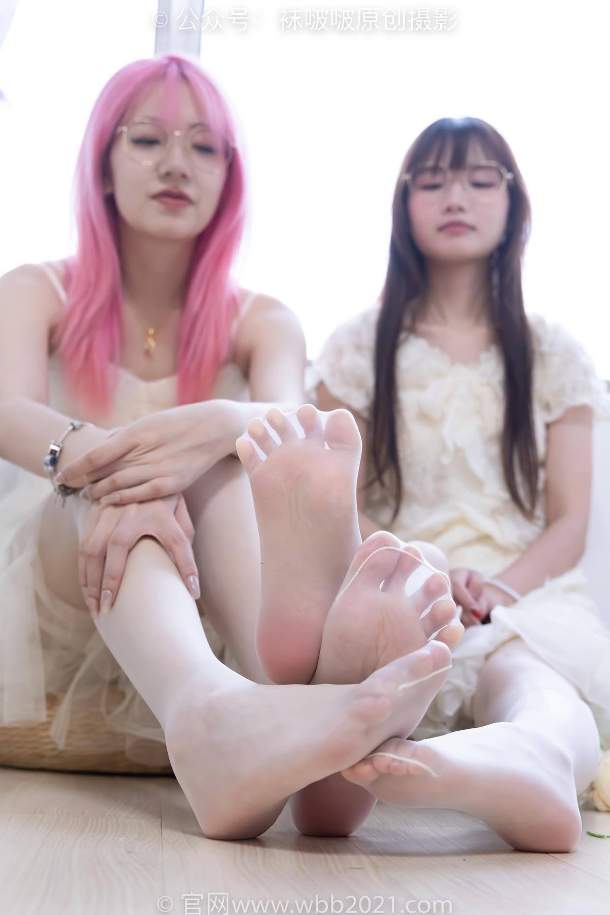 图片[4]-[BoBoSocks袜啵啵]NO.563 小甜豆甜甜圈-高跟鞋、油亮白丝、裸足[215P/1V/8.40GB]-美图