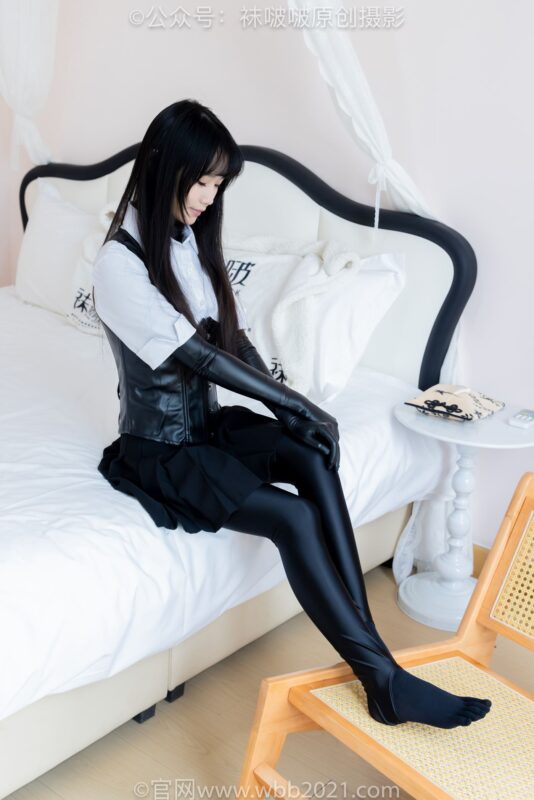 [BoBoSocks袜啵啵]NO.499 甜甜圈-高跟长靴、踩脚裤、厚黑丝五指袜、黑皮手套、裤里丝[144P/1V/6.38GB]-美图