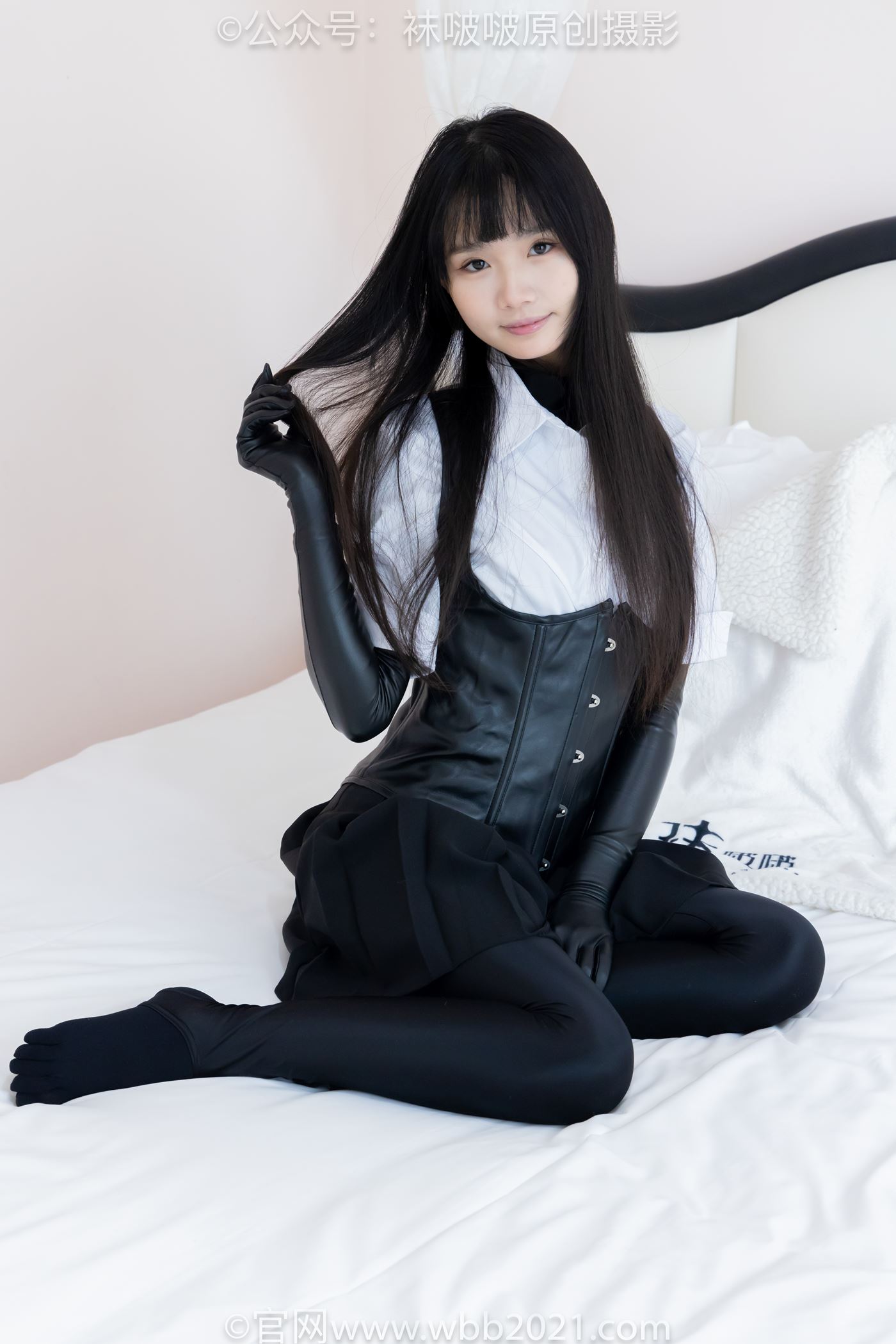 图片[4]-[BoBoSocks袜啵啵]NO.499 甜甜圈-高跟长靴、踩脚裤、厚黑丝五指袜、黑皮手套、裤里丝[144P/1V/6.38GB]-美图